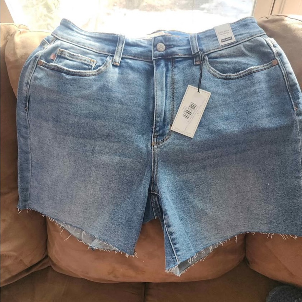 BNWT Judy Blue raw hem shorts